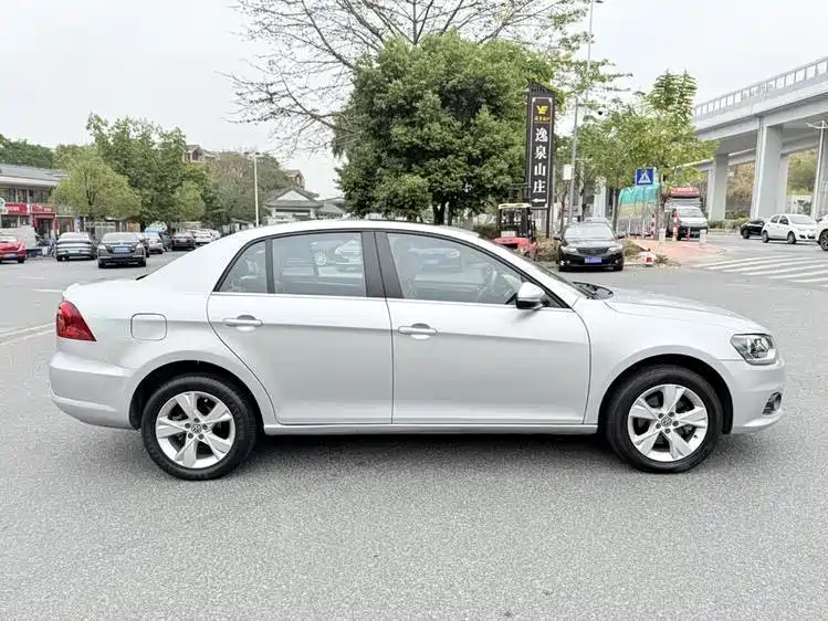 Volkswagen Bora 2015 Quality Edition 1.6L Automatic Comfort фото 4