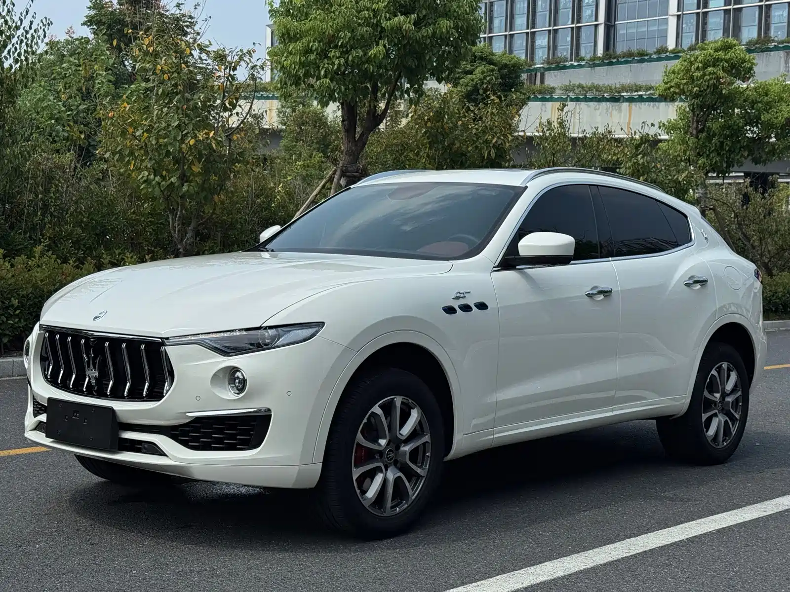 Фото 1 - Maserati Levante