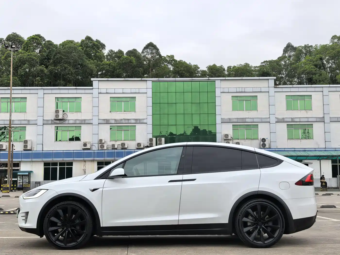 TESLA MODEL X