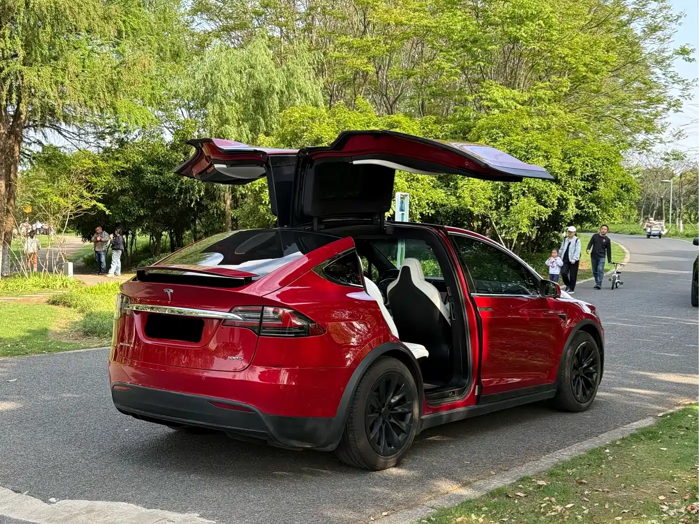 TESLA MODEL X