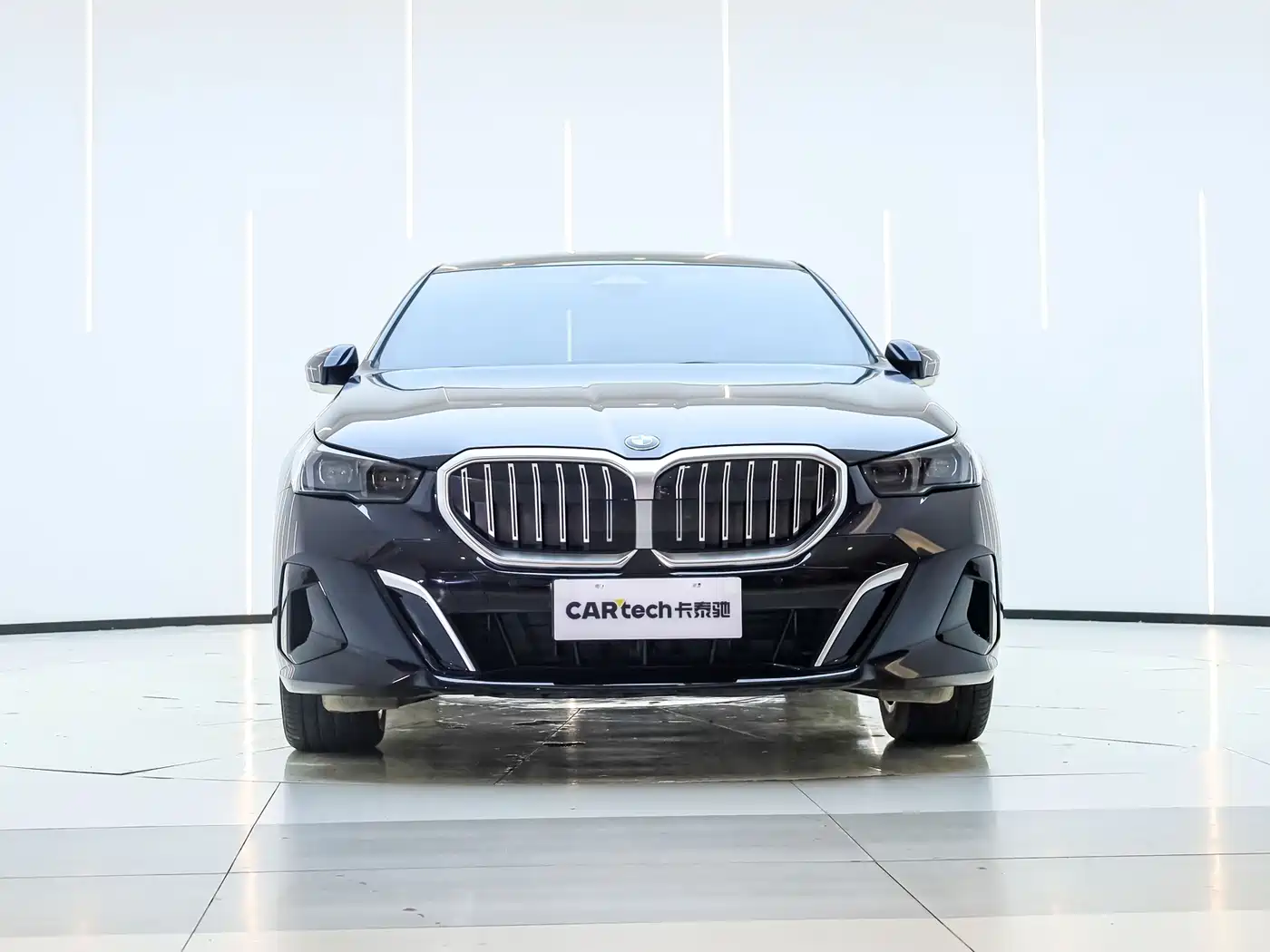 BMW 5 Series 2025 530Li Leading M Sport Package фото 3
