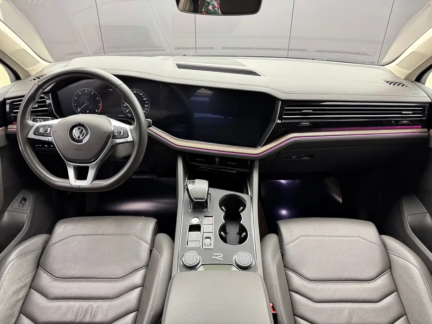 Volkswagen Touareg 2019 2.0TSI Sharp Wing Edition China VI фото 5