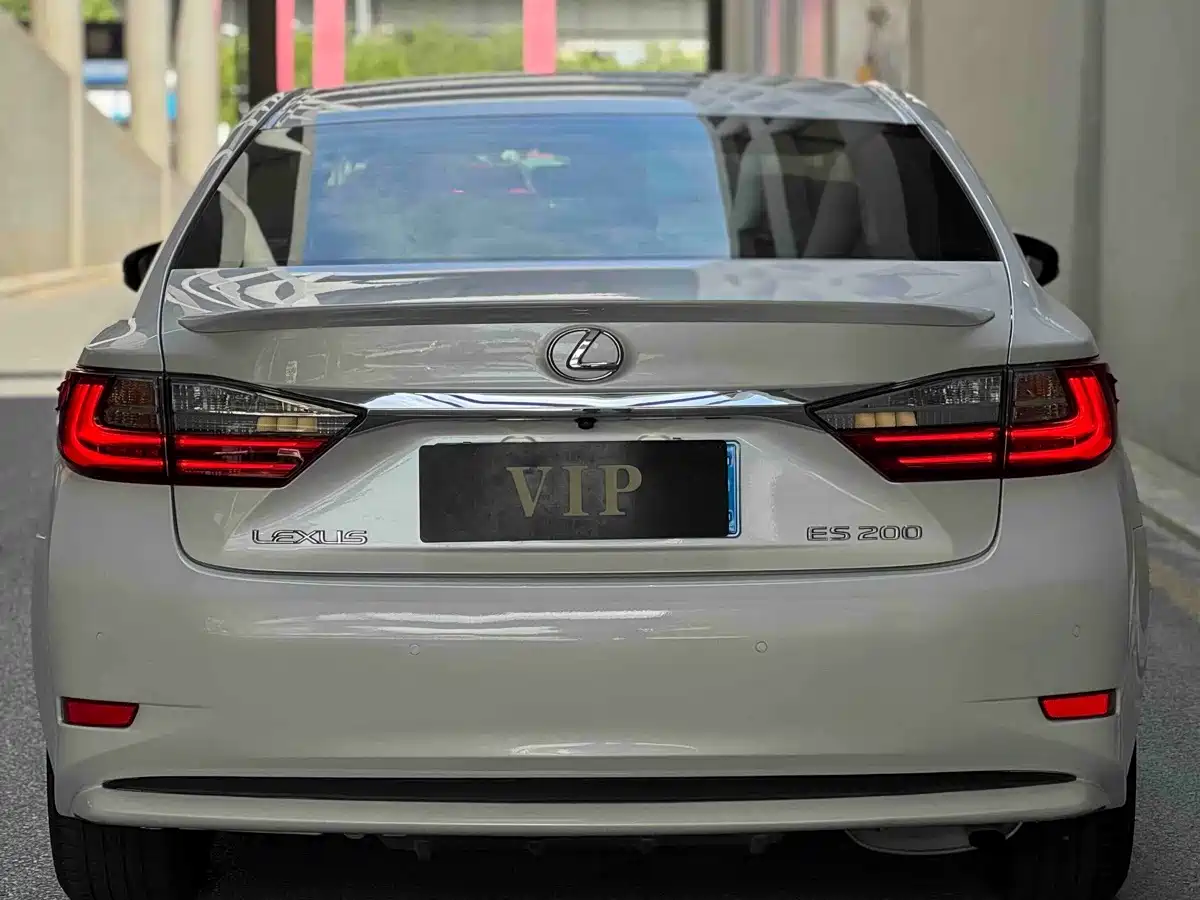 Фото 5 - Lexus ES