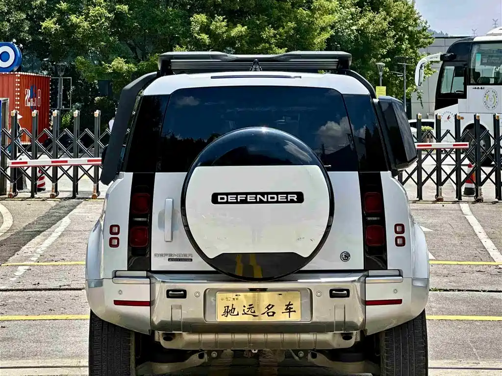 Land Rover Defender 2022 Model 90 2.0T P300 Tiger Ambition Edition фото 15