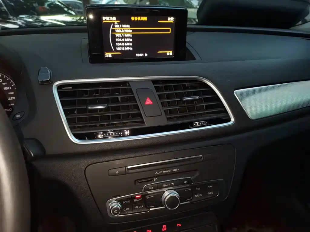 Photo 9 - Audi Q3