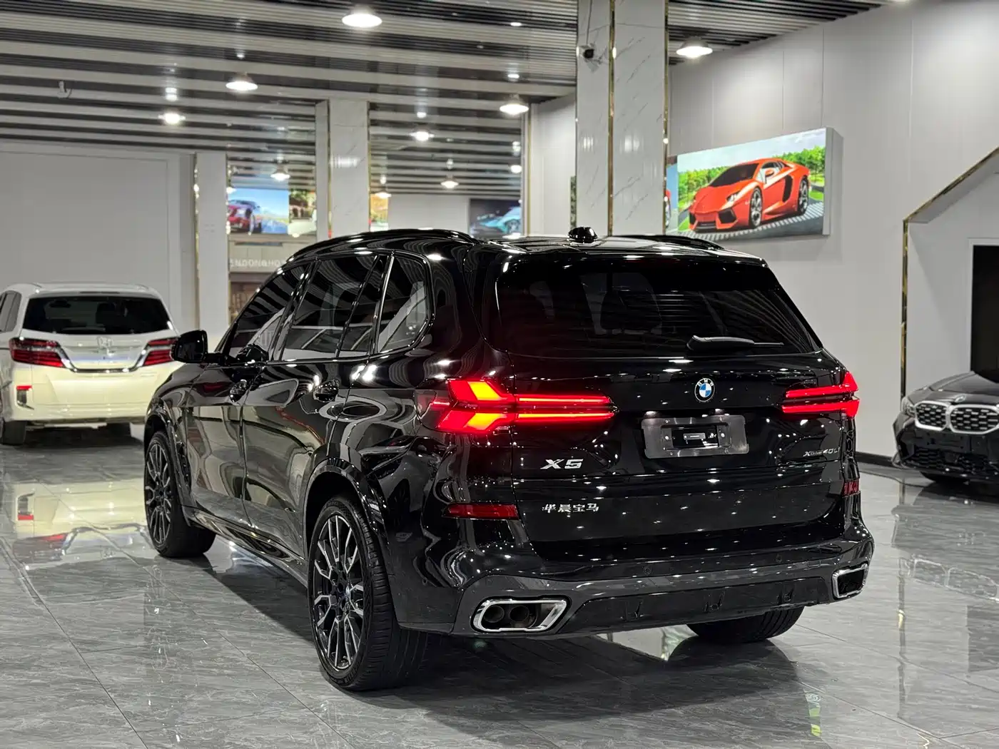 BMW X5 2023 xDrive 40Li M Sport Black Night Package фото 17