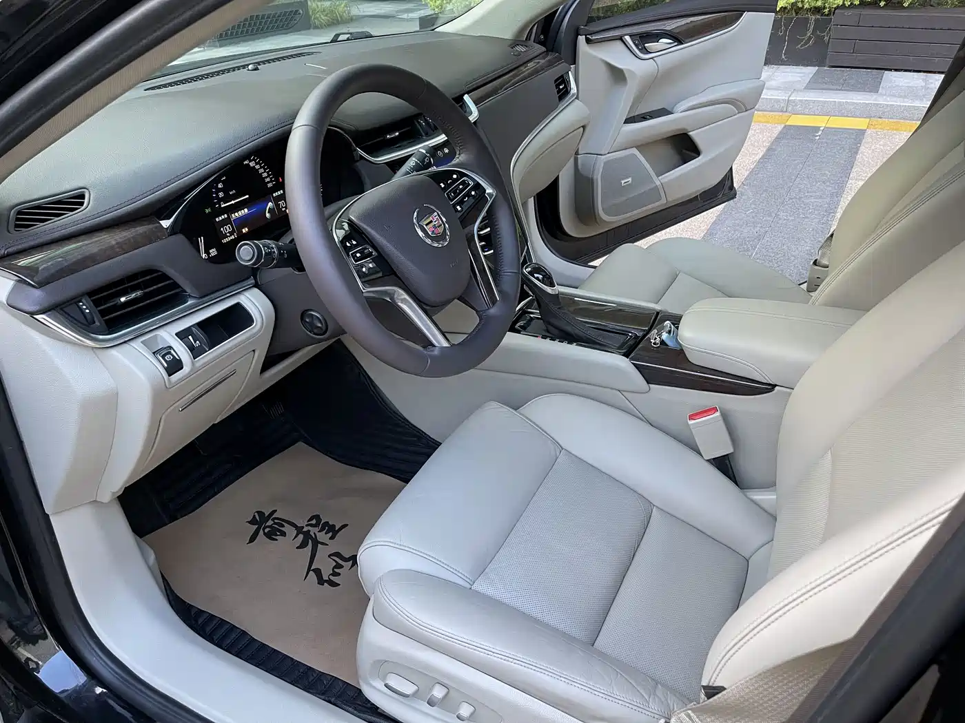 Photo 6 - Cadillac XTS