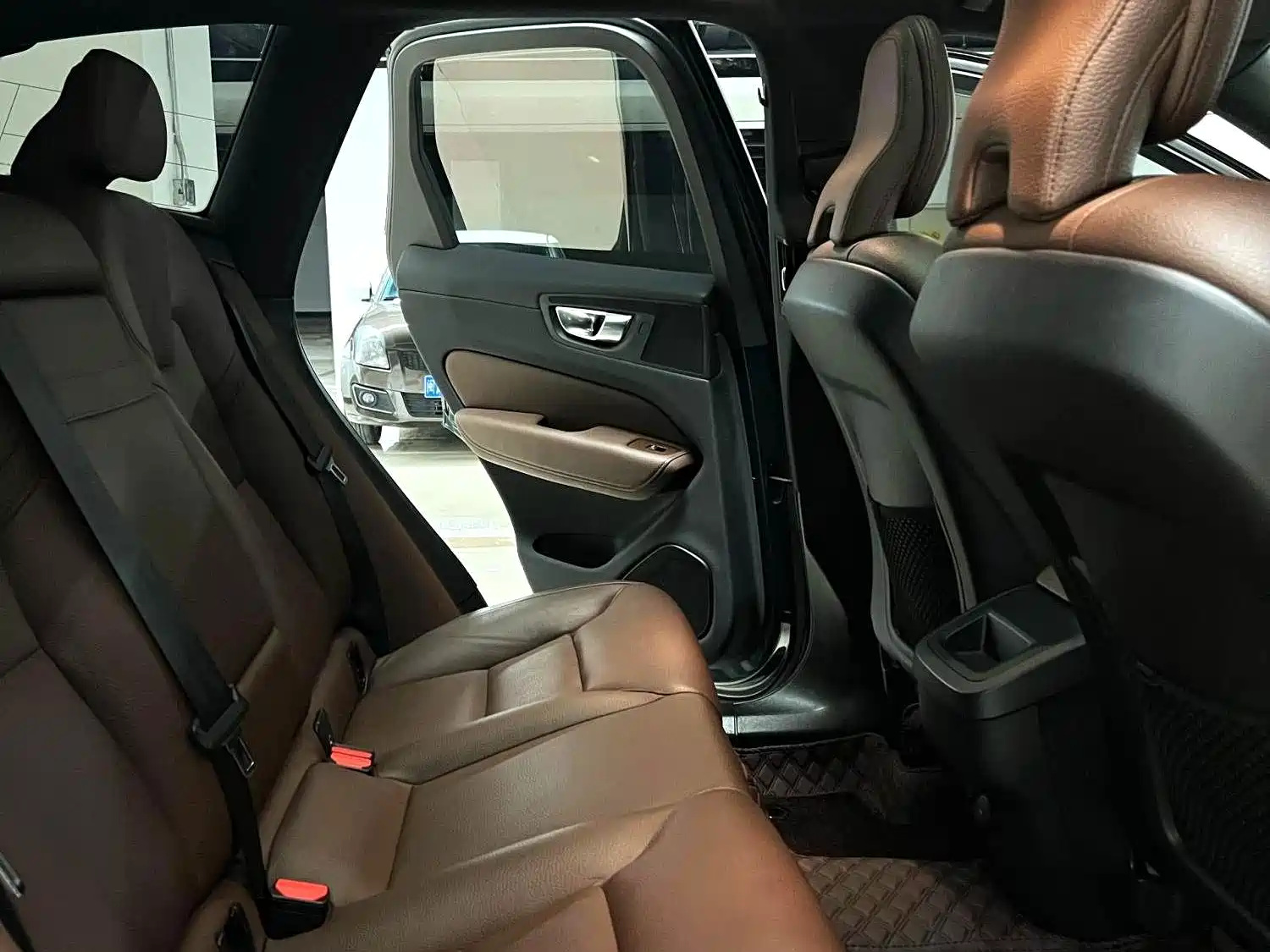 Фото 6 - Volvo XC60
