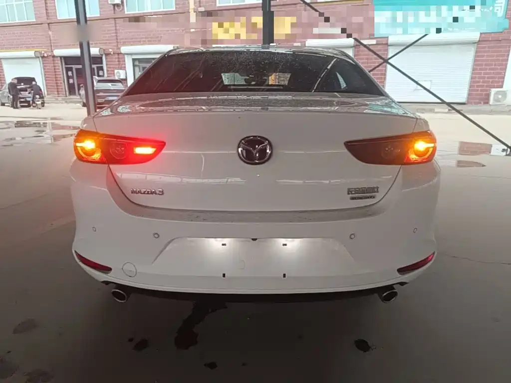 Photo 6 - Mazda Mazda 3