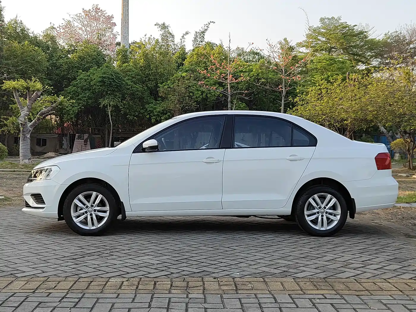 Volkswagen Jetta 2019 Dream Edition 1.4L Manual Fashion фото 4