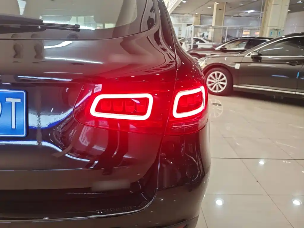 MERCEDES-BENZ GLC