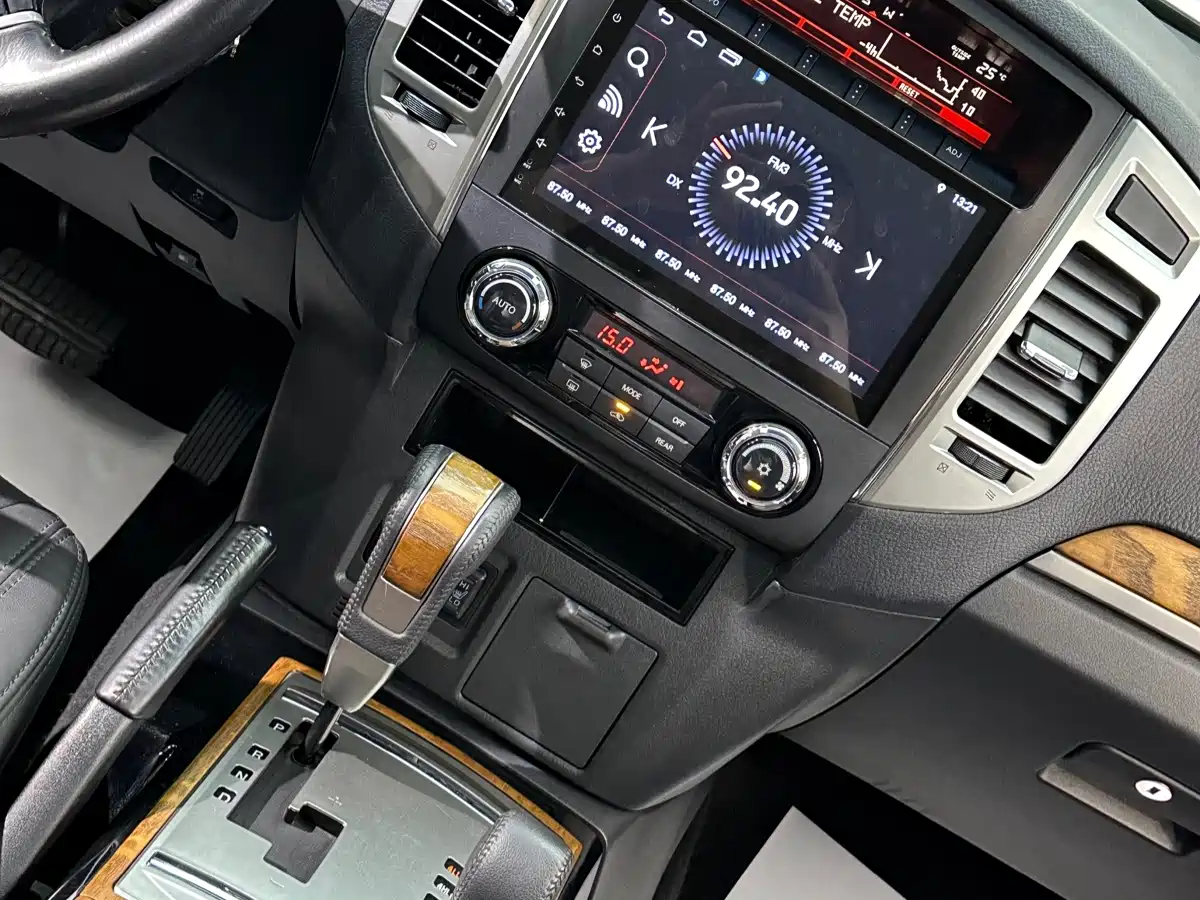 Mitsubishi Pajero (Import) 2018 2018 3.0L Automatic Comfort Version