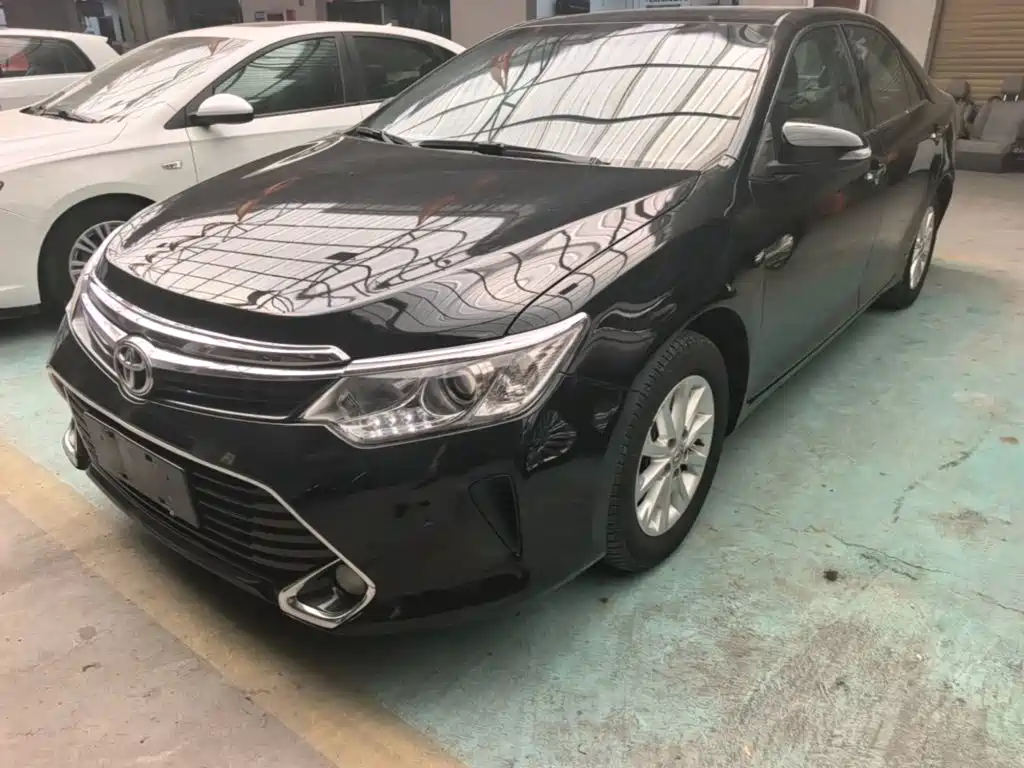Фото 1 - Toyota Camry