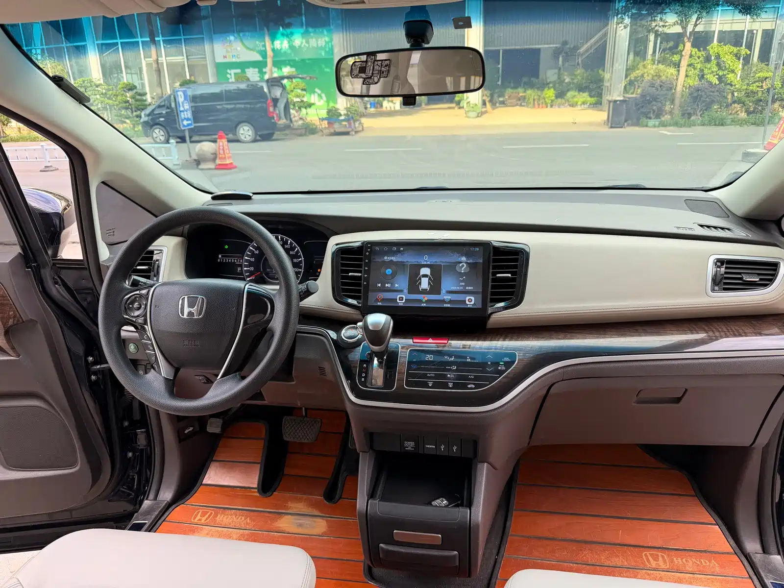 Photo 11 - Honda Odyssey