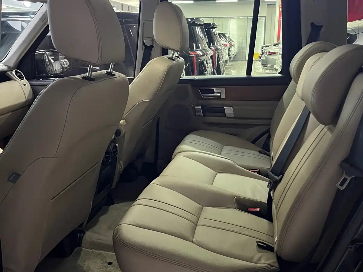Land Rover Discovery 2015 3.0 SC V6 SE фото 15