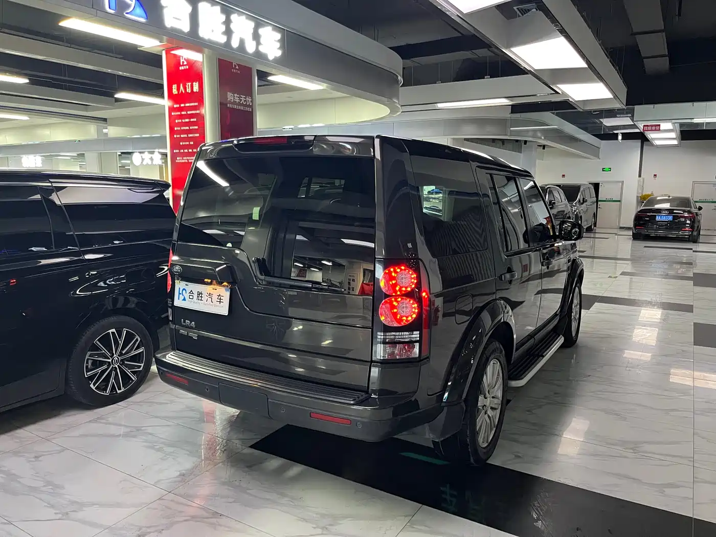 Land Rover Discovery 2015 3.0 SC V6 SE фото 7