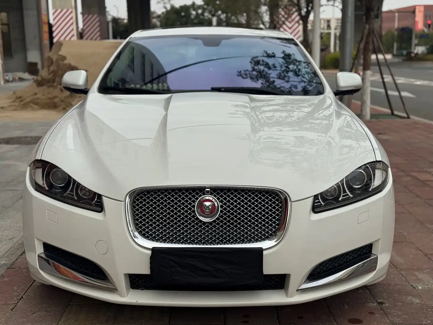 Jaguar XF 2014 2014 XF 2.0T Style Club Limited Edition