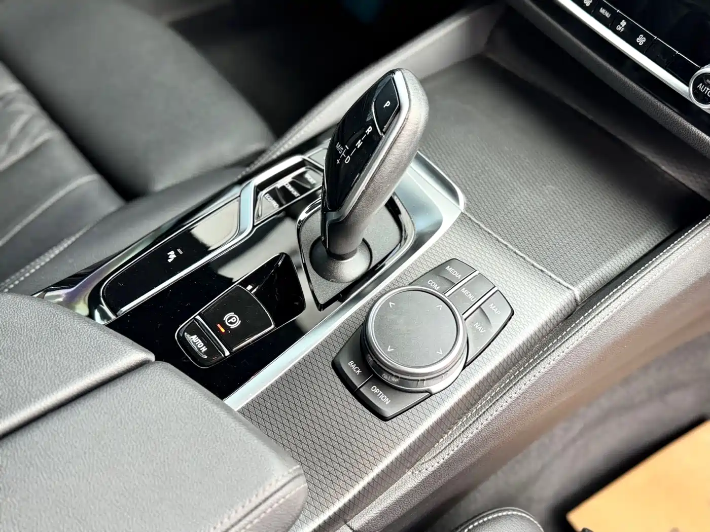 BMW 5 Series (Import) 2021 525i M Sport Package фото 13