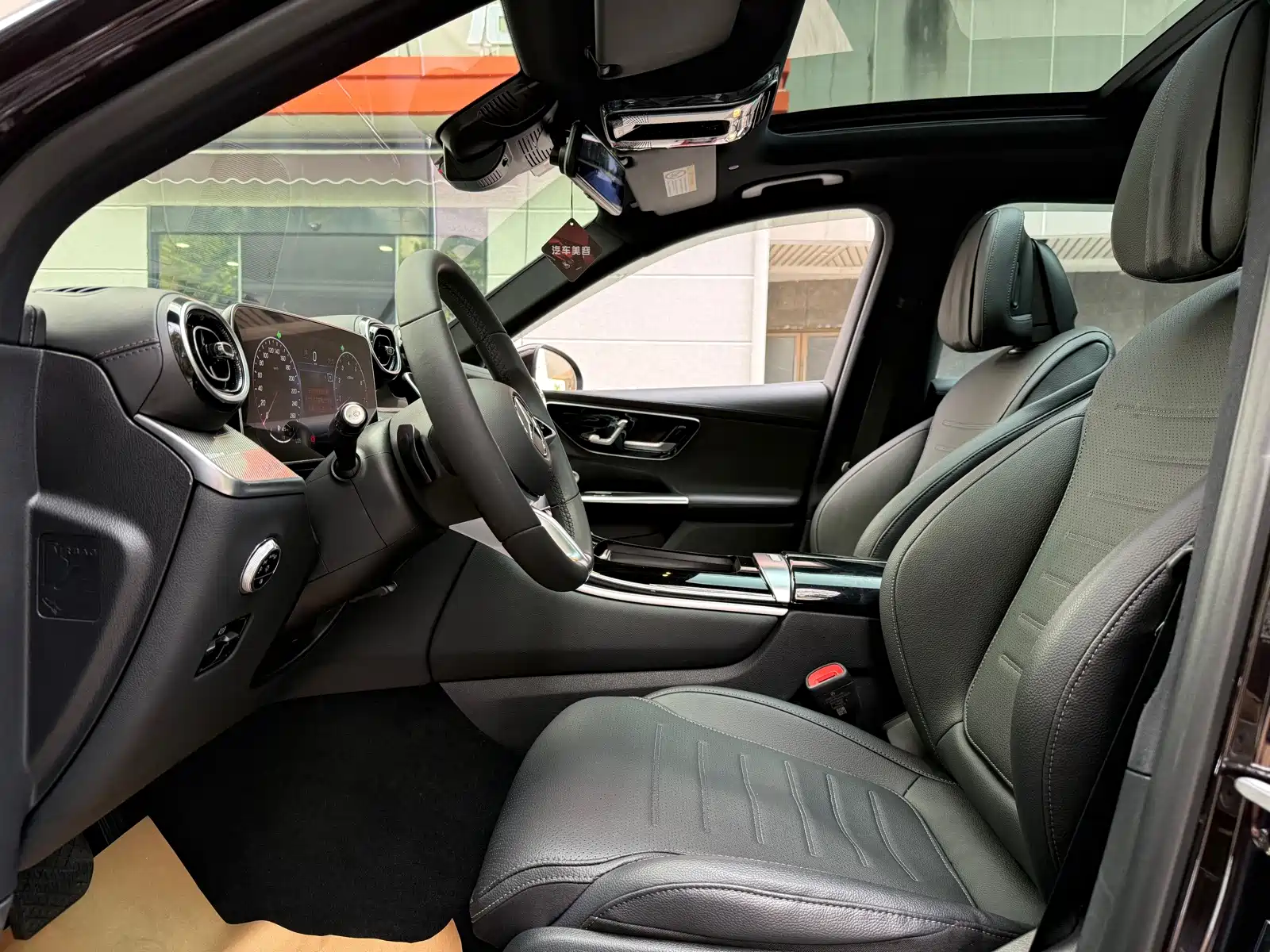 Фото 9 - Mercedes-Benz GLC