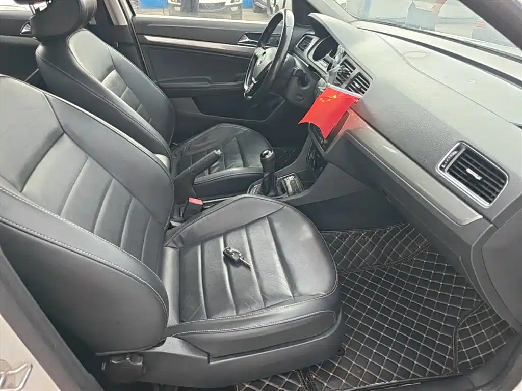 Volkswagen Lavida 2017 1.6L Manual Comfort Edition фото 25