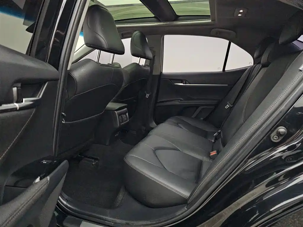 Toyota Camry 2021 2.5G Luxury Edition фото 12