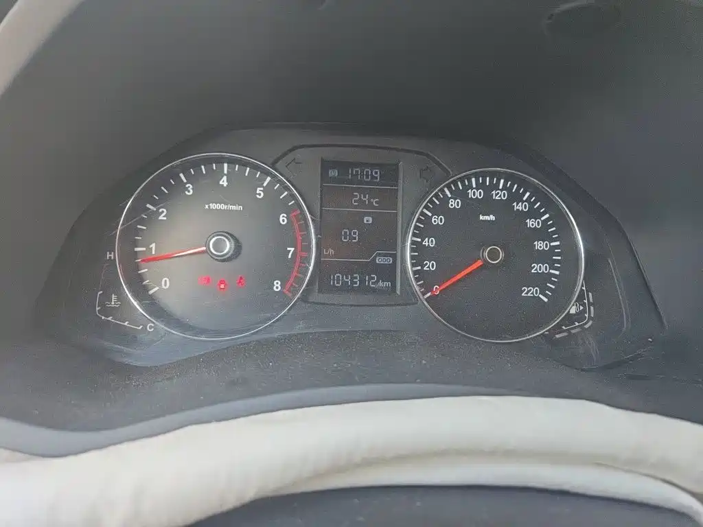 FAW Senya R7 2016 2016 1.6L Manual Luxury