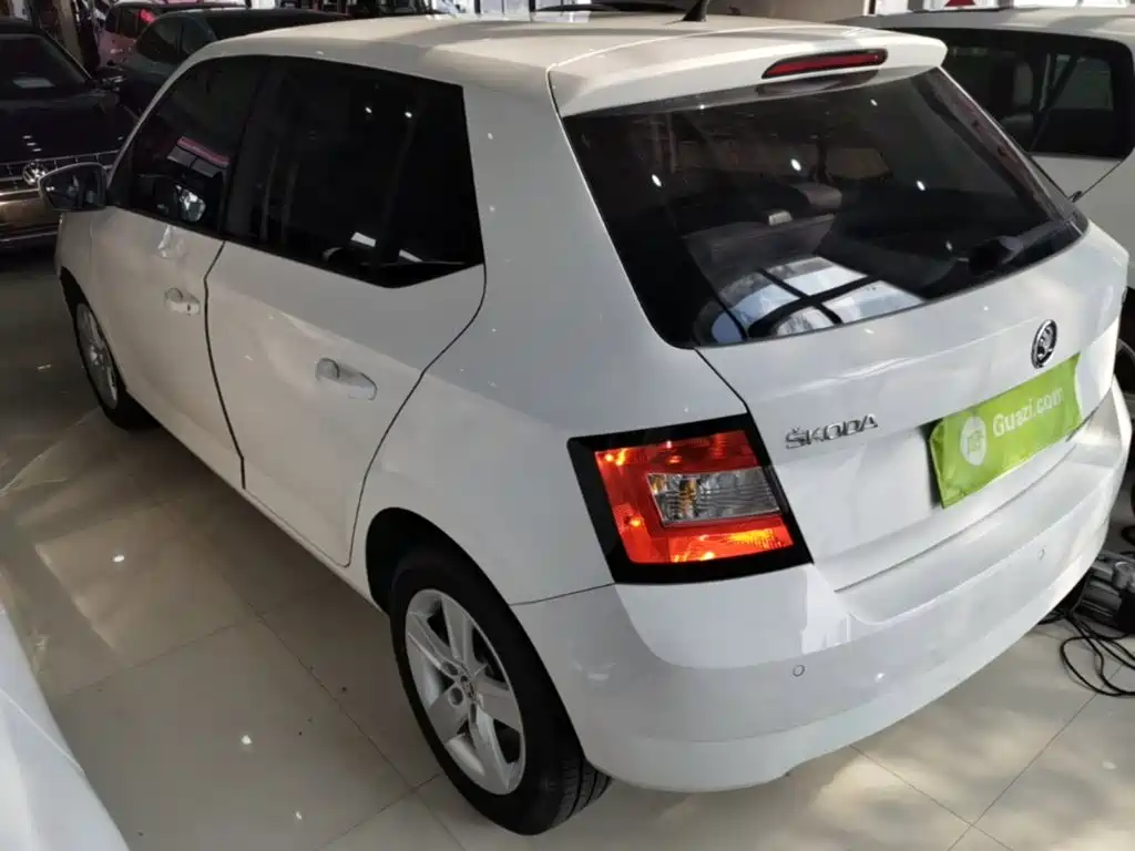 Škoda Fabia 2018 2017 1.4L Auto Car Enjoy Edition