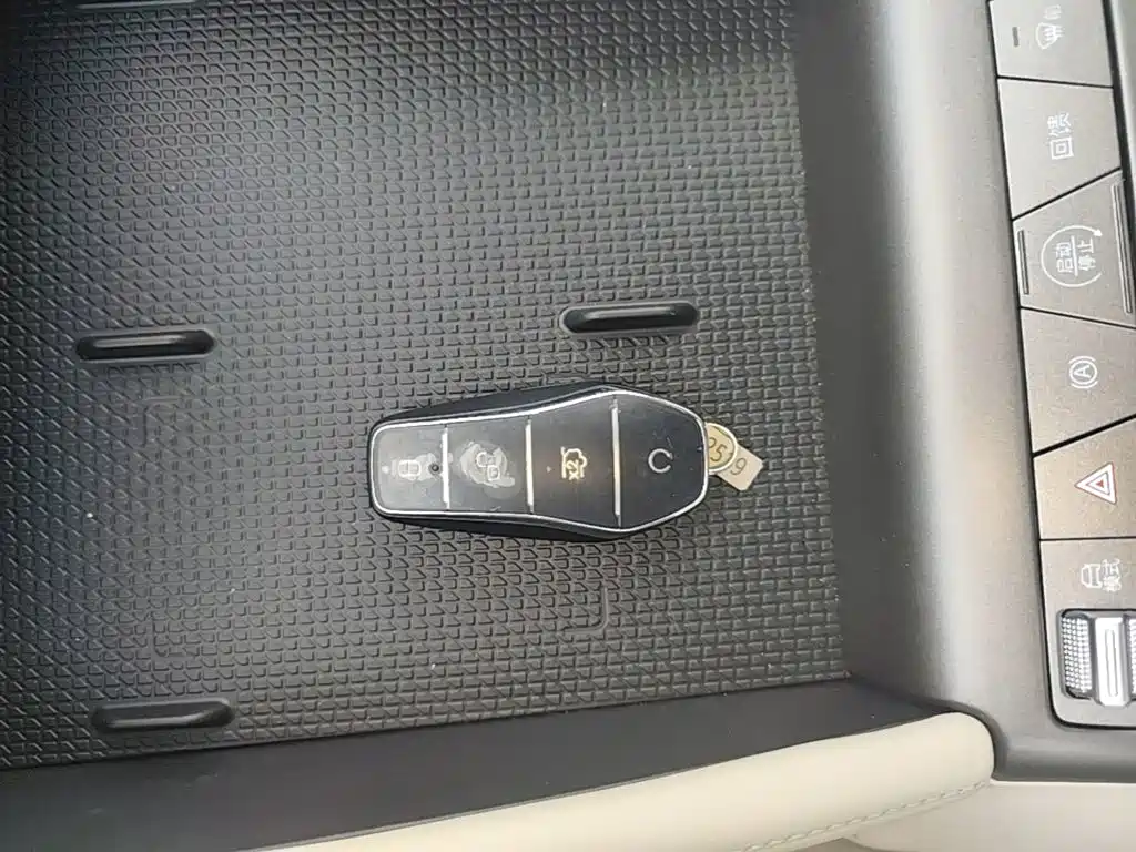 BYD Yuan UP 2026 2025 Model 301KM Navigator