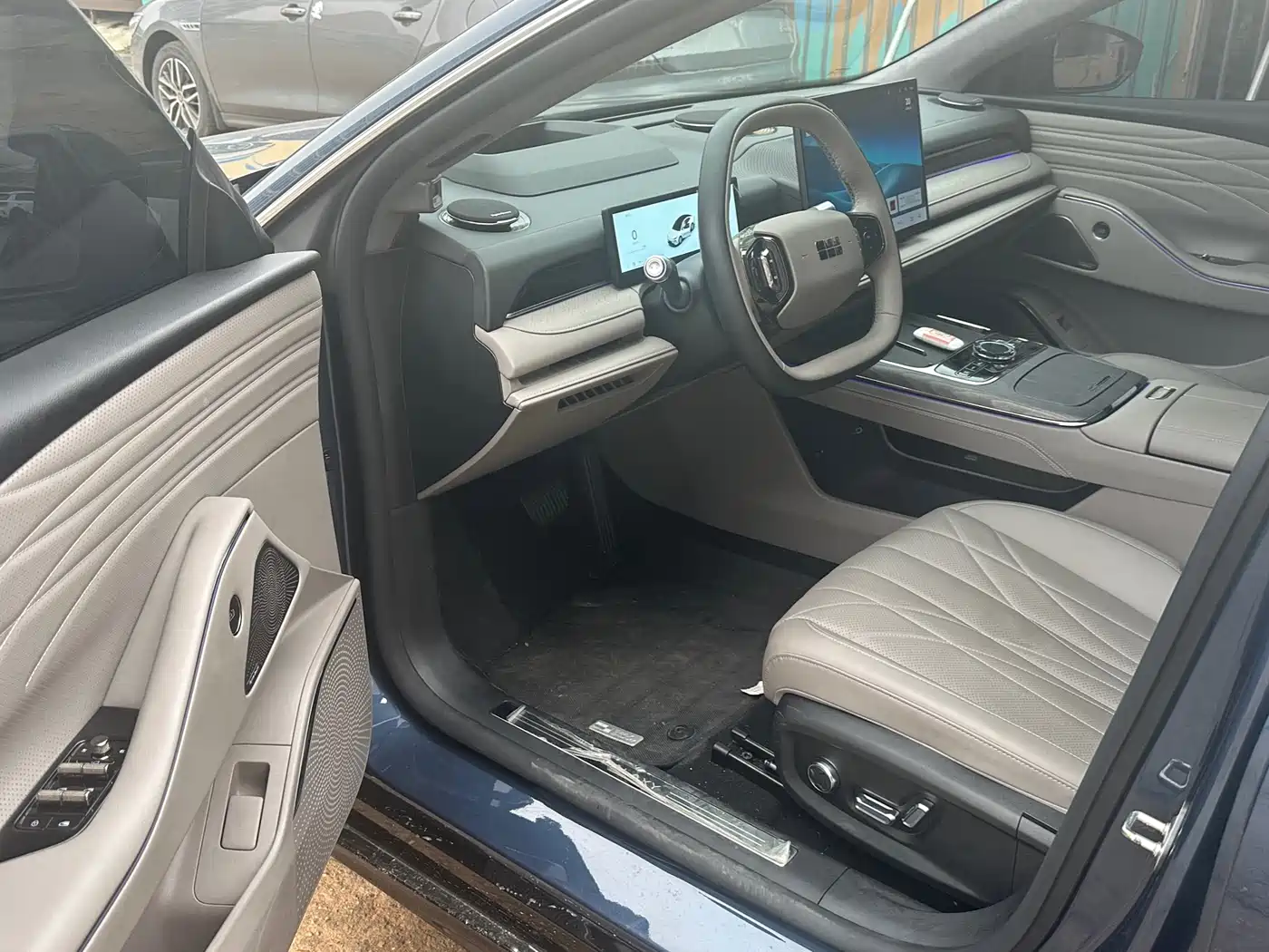 Geely Galaxy Galaxy Xingyao 8 2025 130km EM-i Premium Edition фото 13