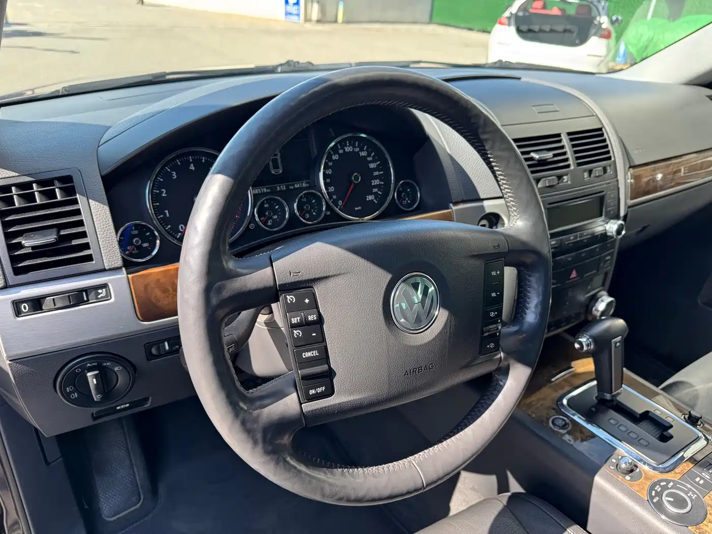 Volkswagen Touareg 2010 3.6 Limited Luxury Edition фото 11