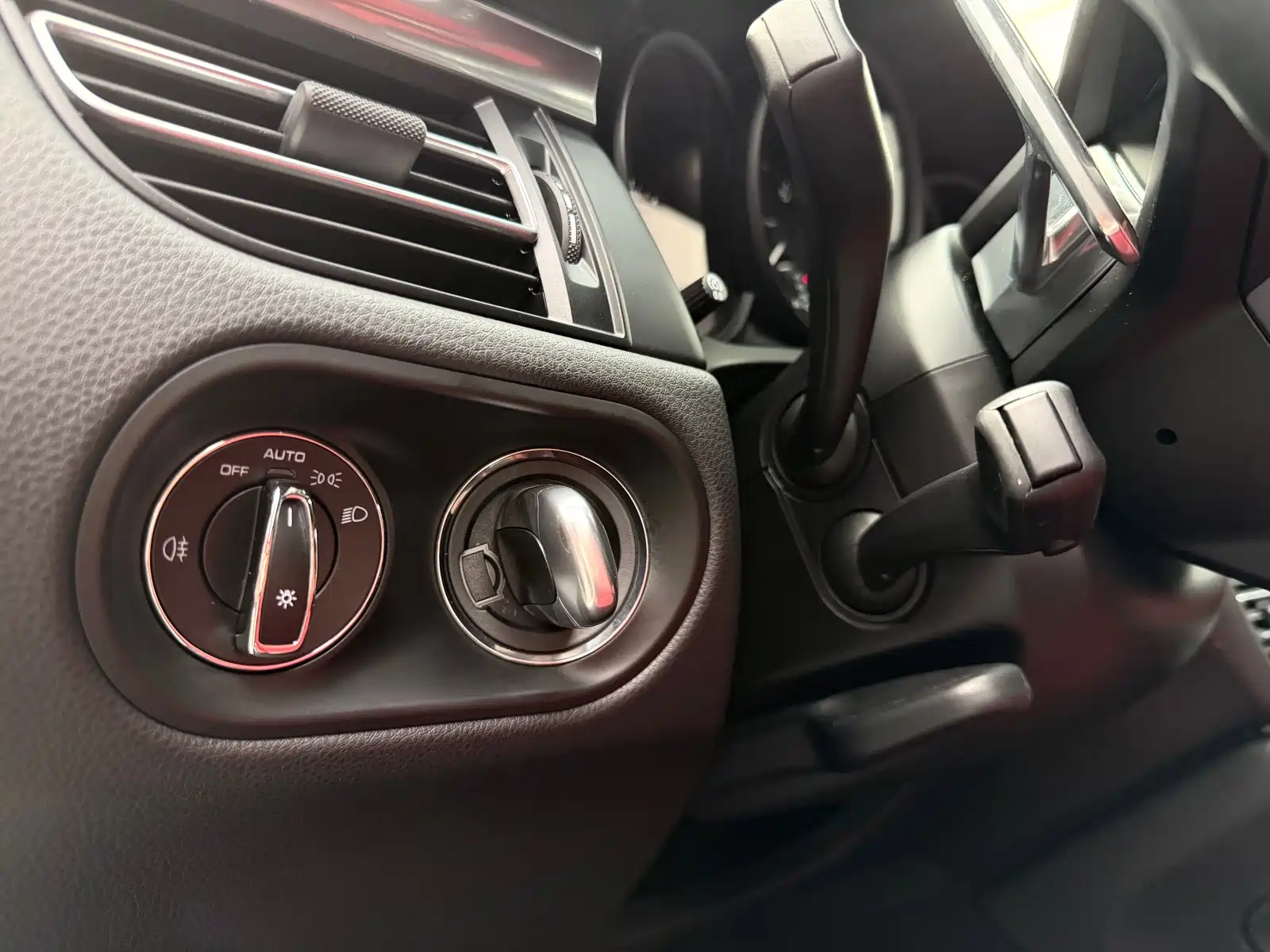 Photo 13 - Porsche Macan