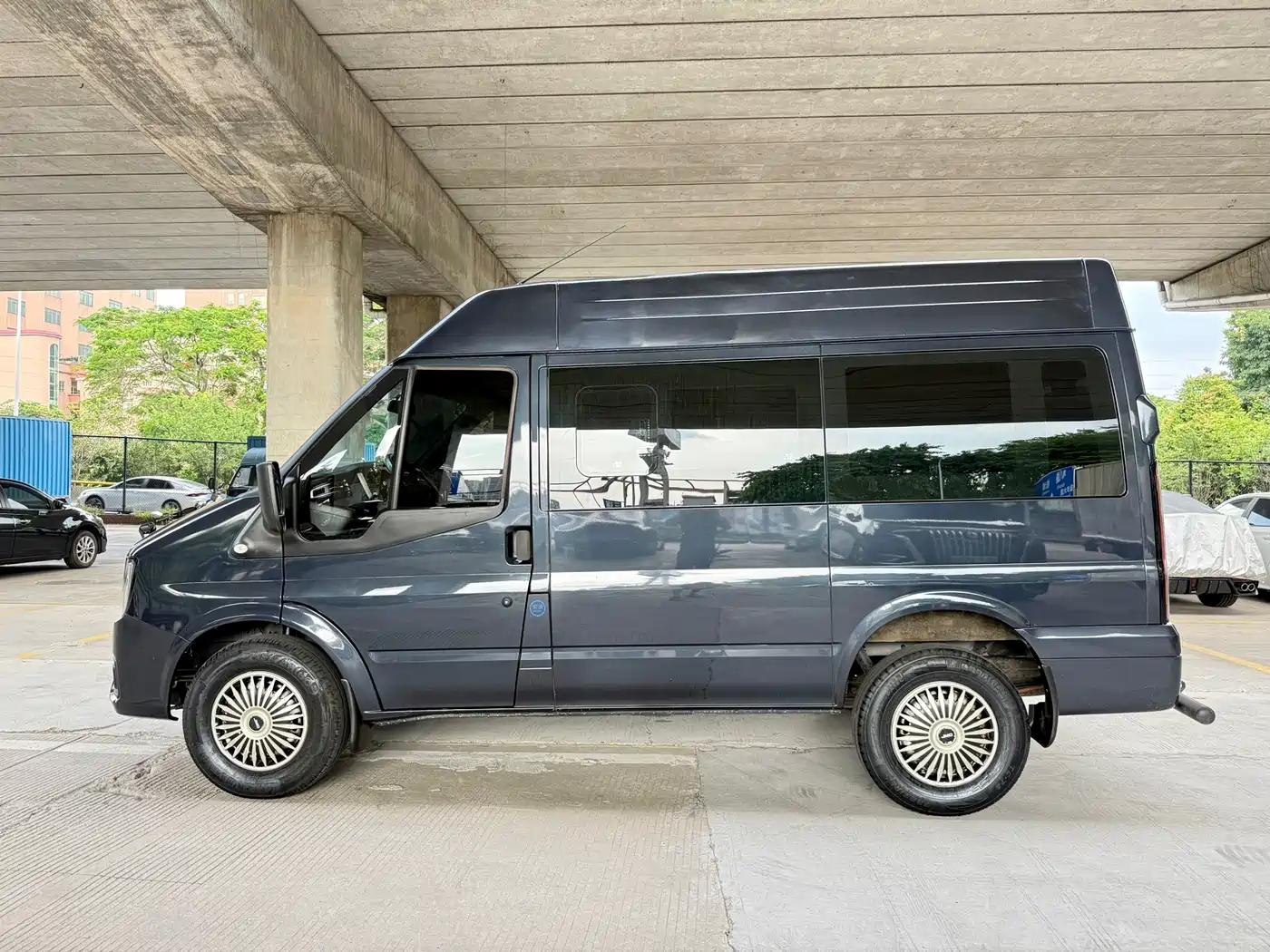 Jiangling JMC Fushun 2024 2023 2.0T Automatic Short Wheelbase Medium-High Roof Commercial MPV 6 Seats