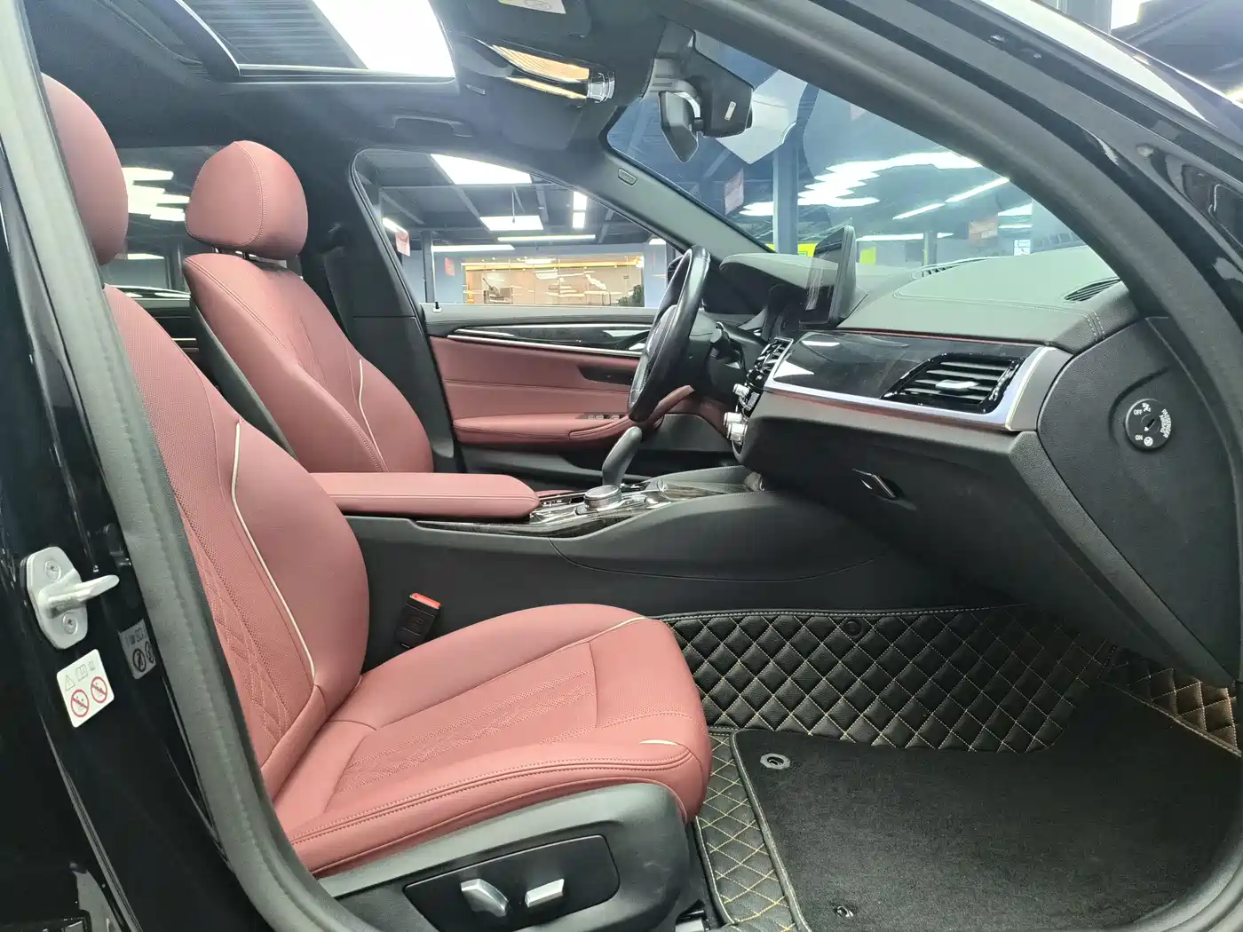 BMW 5 Series 2022 Model Second Facelift 525Li M Sport Package фото 4