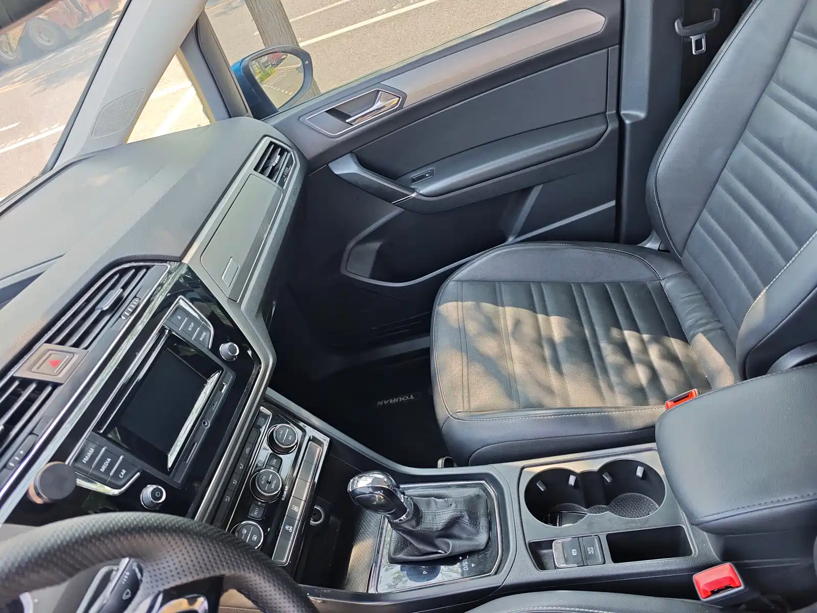Photo 19 - Volkswagen Touran