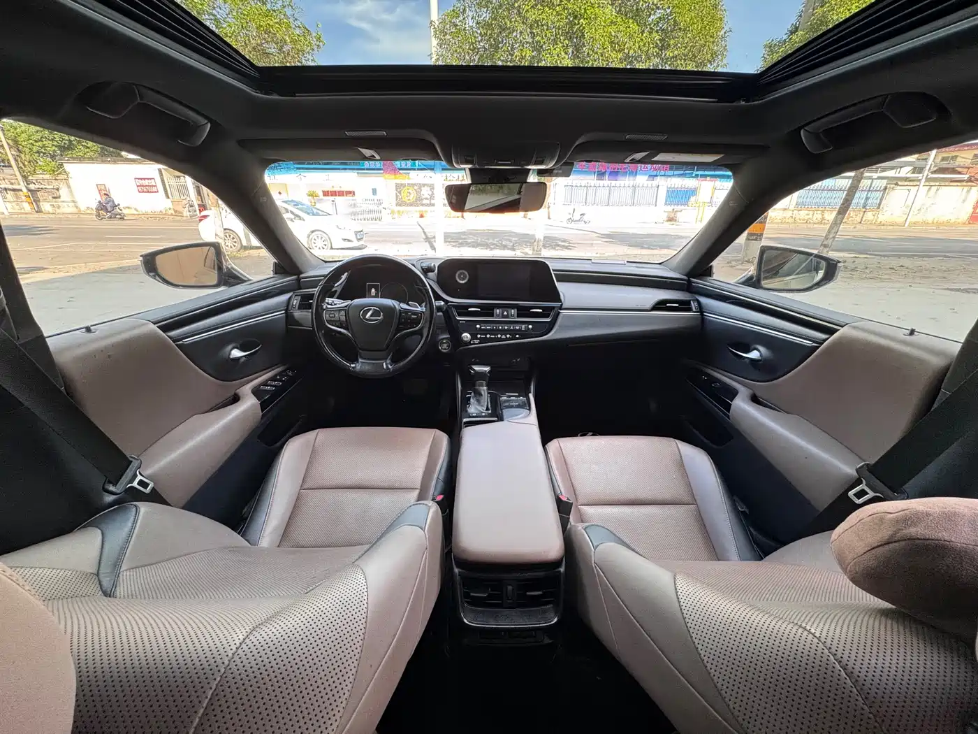 Lexus ES 2022 200 Excellence Edition фото 9