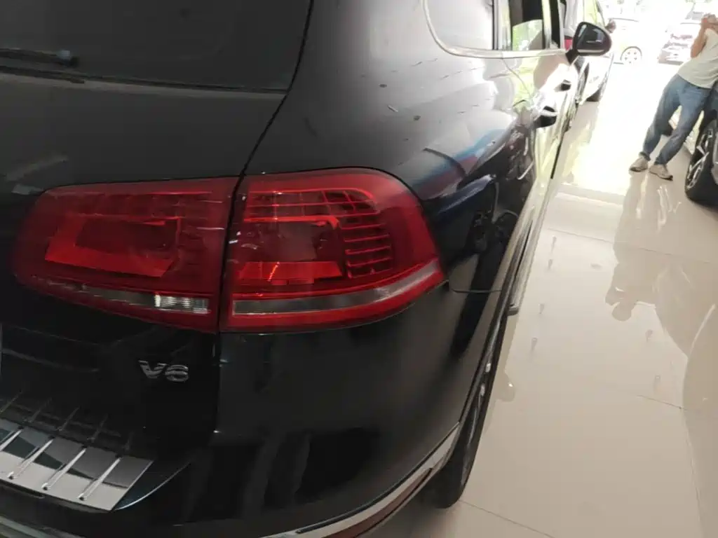 Фото 8 - Volkswagen Touareg