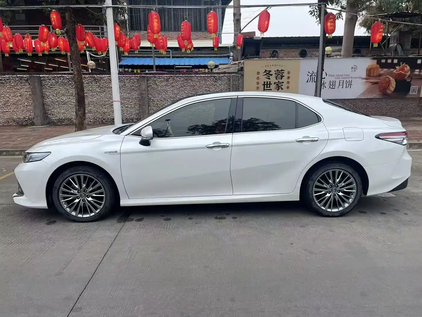 Toyota Camry 2018 Hybrid 2.5HG Luxury Edition фото 6