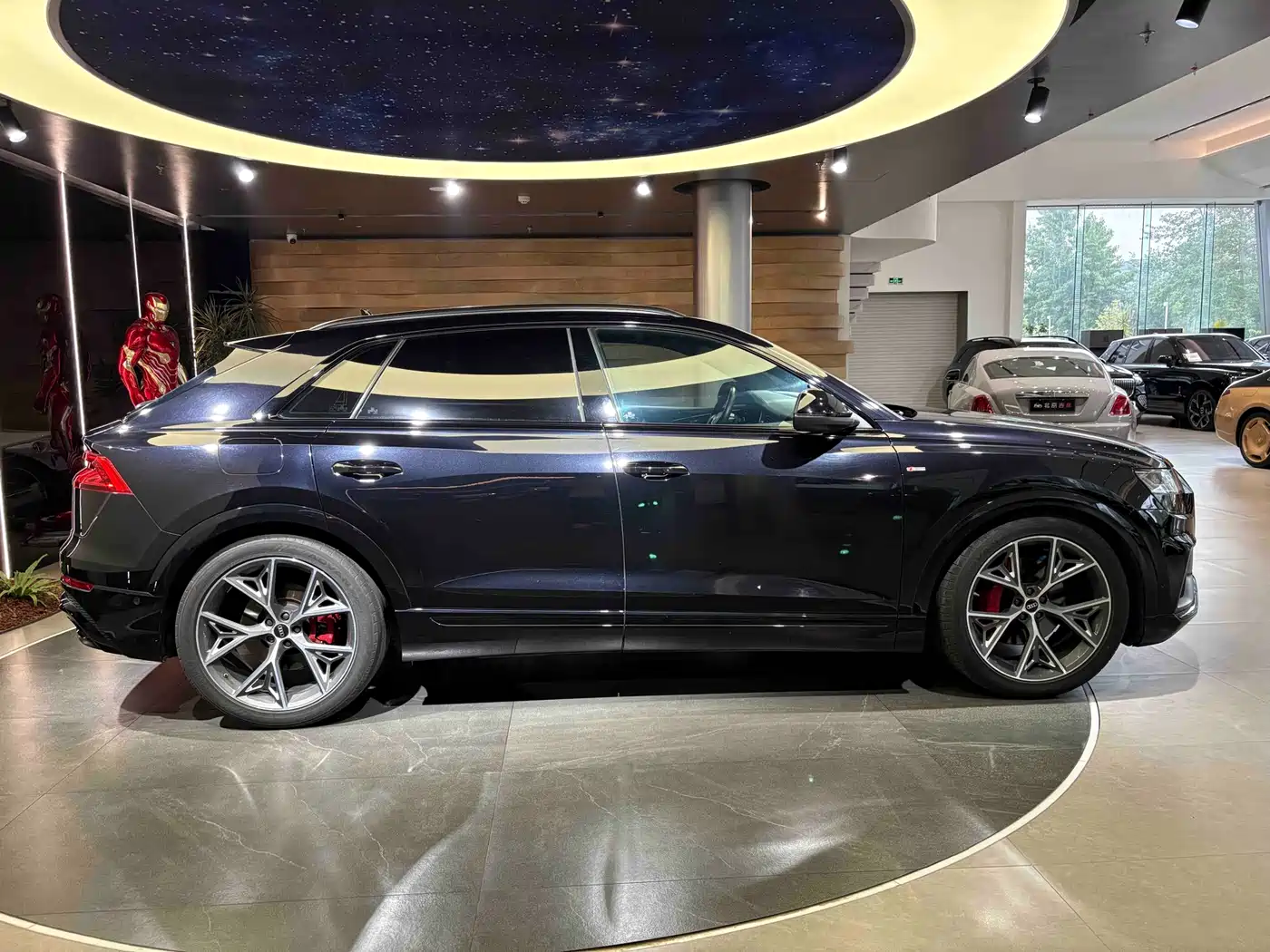 Audi Q8 2021 Model 55 TFSI Exclusive Dynamic фото 4