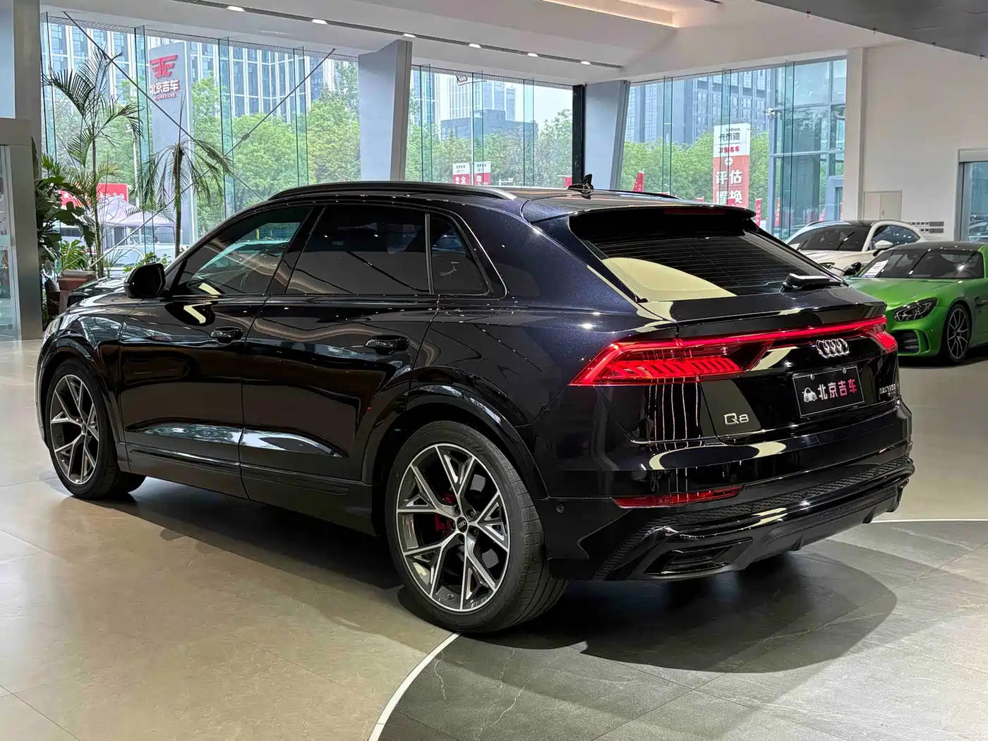 Audi Q8 2021 Model 55 TFSI Exclusive Dynamic фото 6