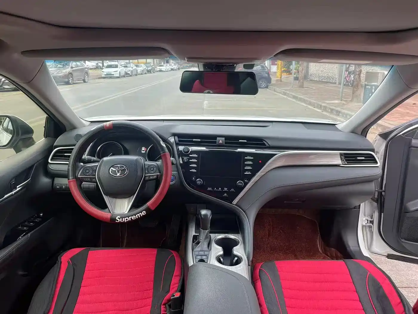 Toyota Camry 2018 Hybrid 2.5HG Luxury Edition фото 10