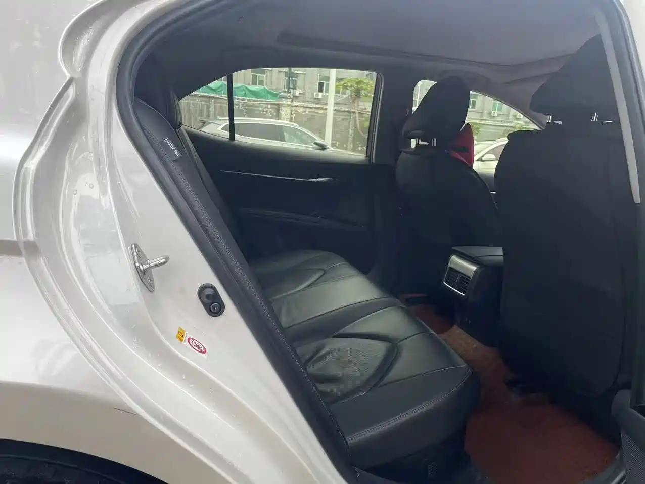 Toyota Camry 2018 Hybrid 2.5HG Luxury Edition фото 11