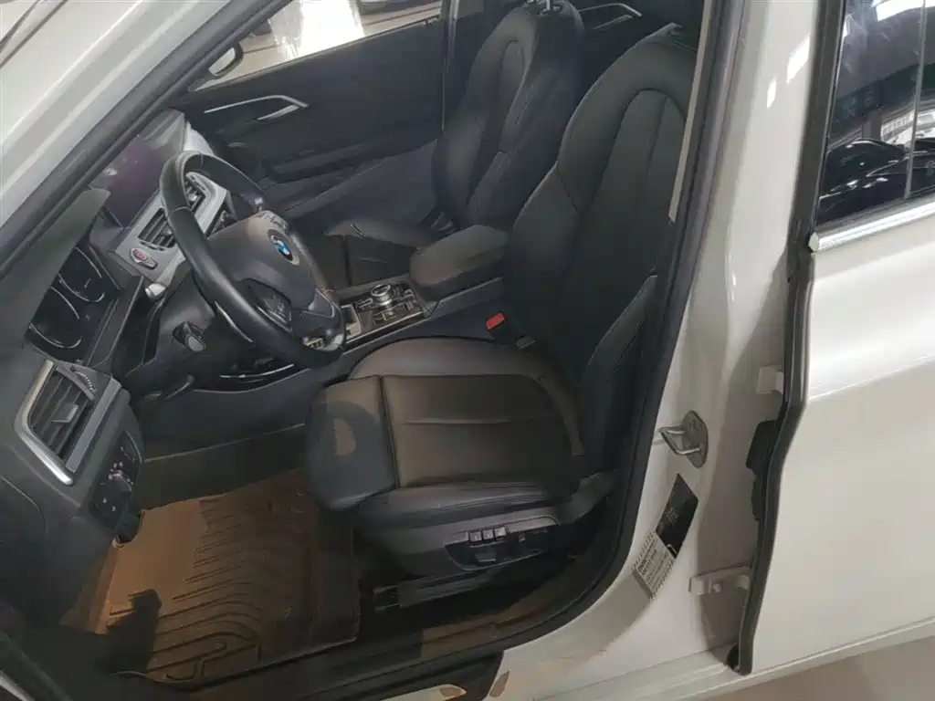 BMW 1 Series 2018 120i Design Package фото 15
