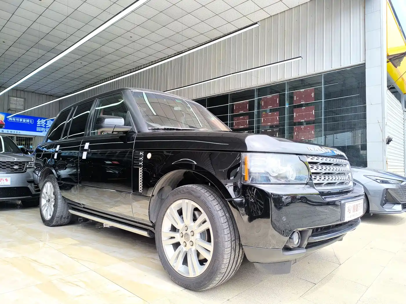 Land Rover Range Rover 2012 5.0 NA V8 фото 3