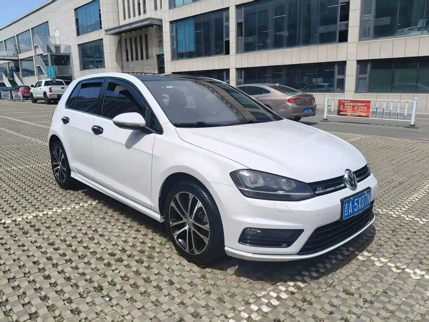 Volkswagen Golf 2016 1.4TSI Automatic R-Line фото 2