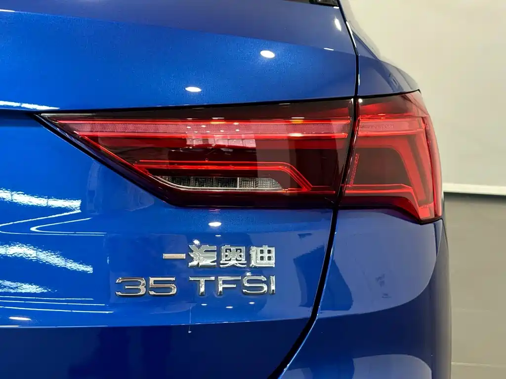 Фото 16 - Audi Q3