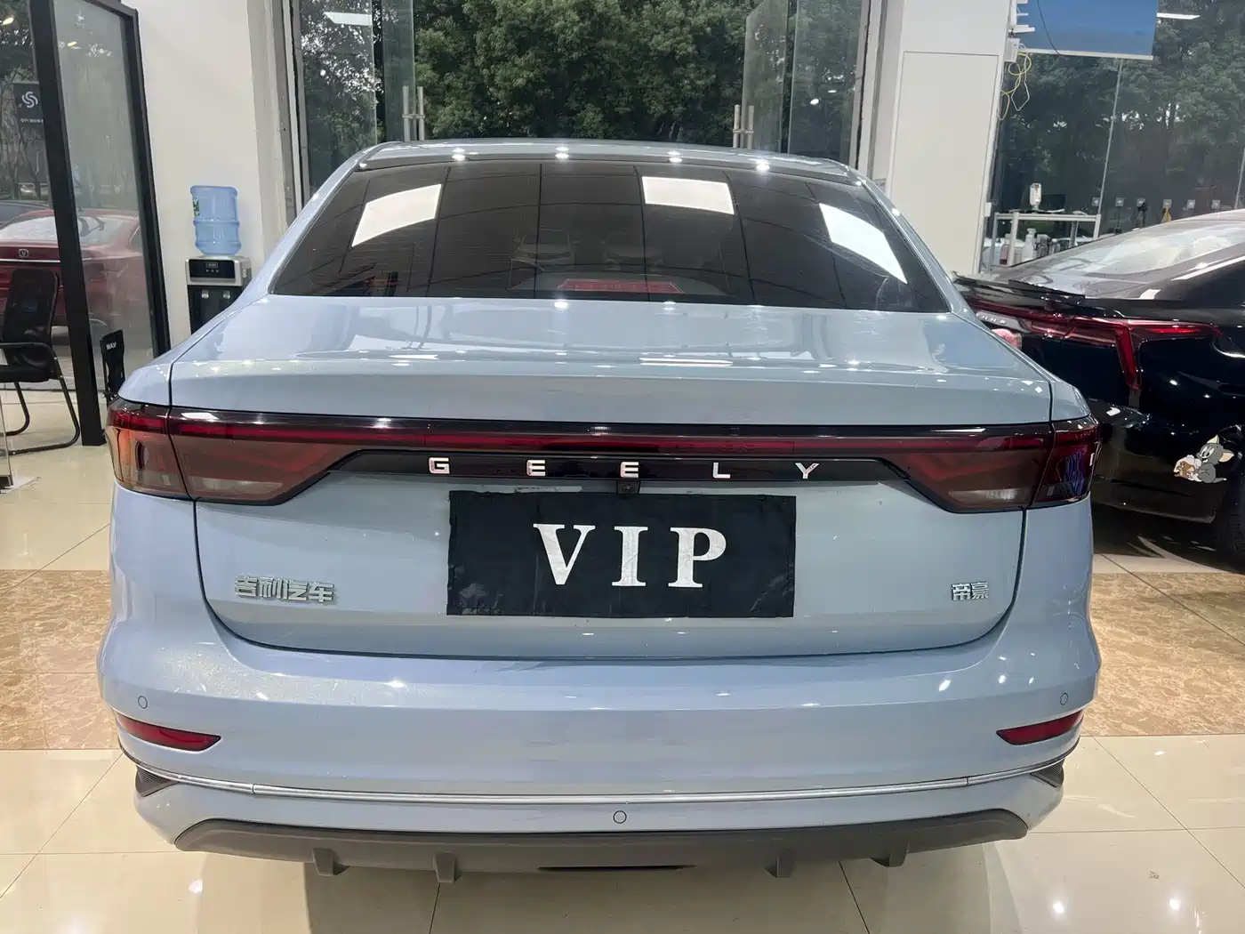 Фото 4 - Geely Emgrand