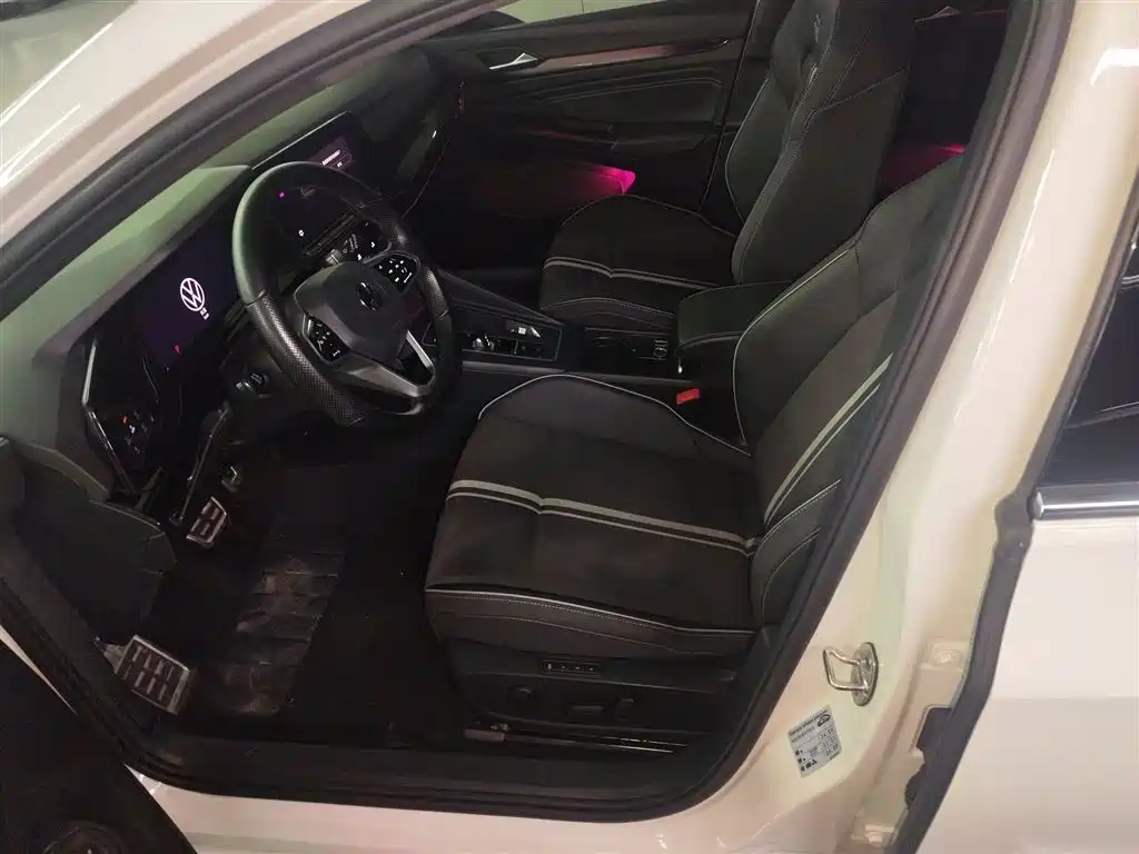 Volkswagen Golf 2021 280TSI DSG R-Line фото 8