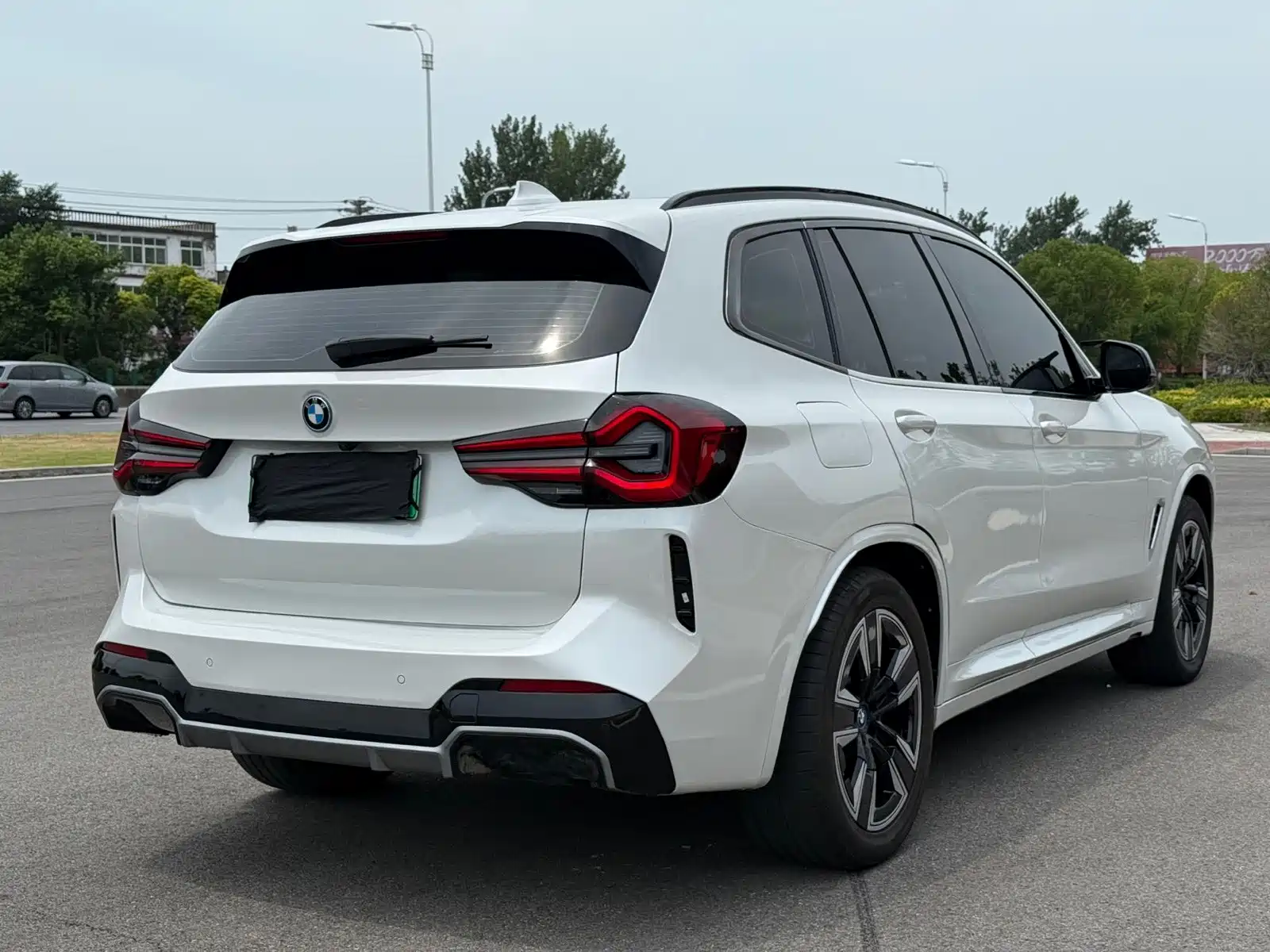 Фото 8 - BMW iX3