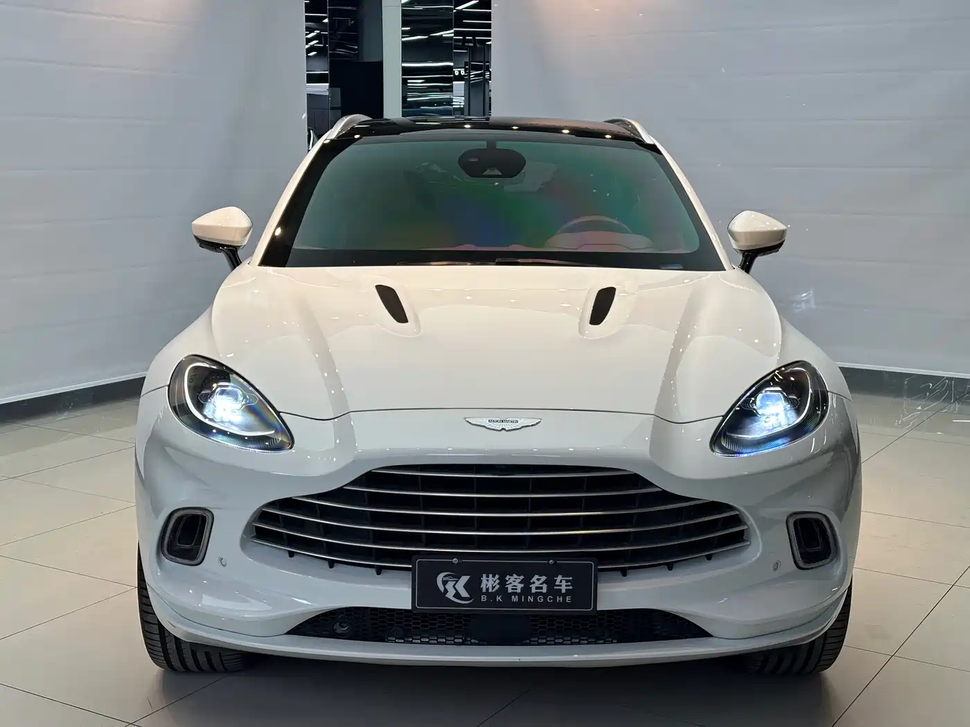 ASTON MARTIN DBX