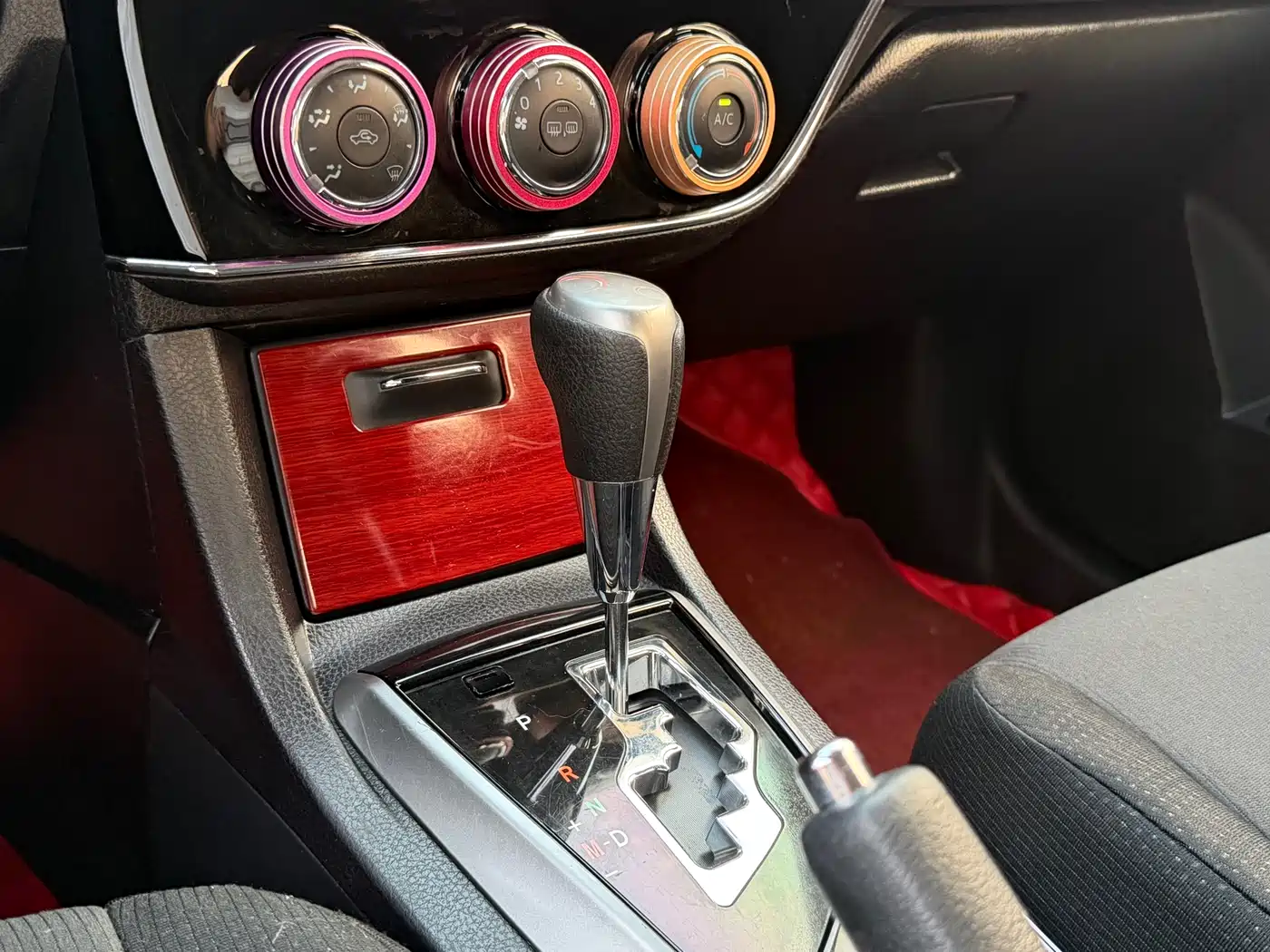 Toyota Corolla 2014 1.6L CVT GL фото 8